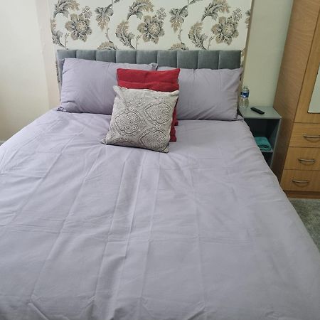 Private Rooms In Croydon London Thornton Heath Exterior photo